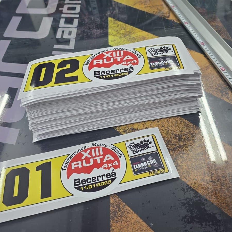 Placas y dorsales numerados impresos por Marco Rotulación en Lugo