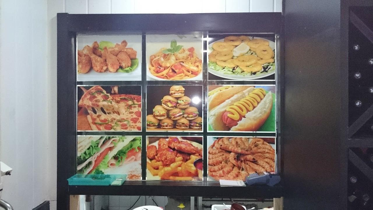 Escaparate de cafetería con impresión digital de gran formato